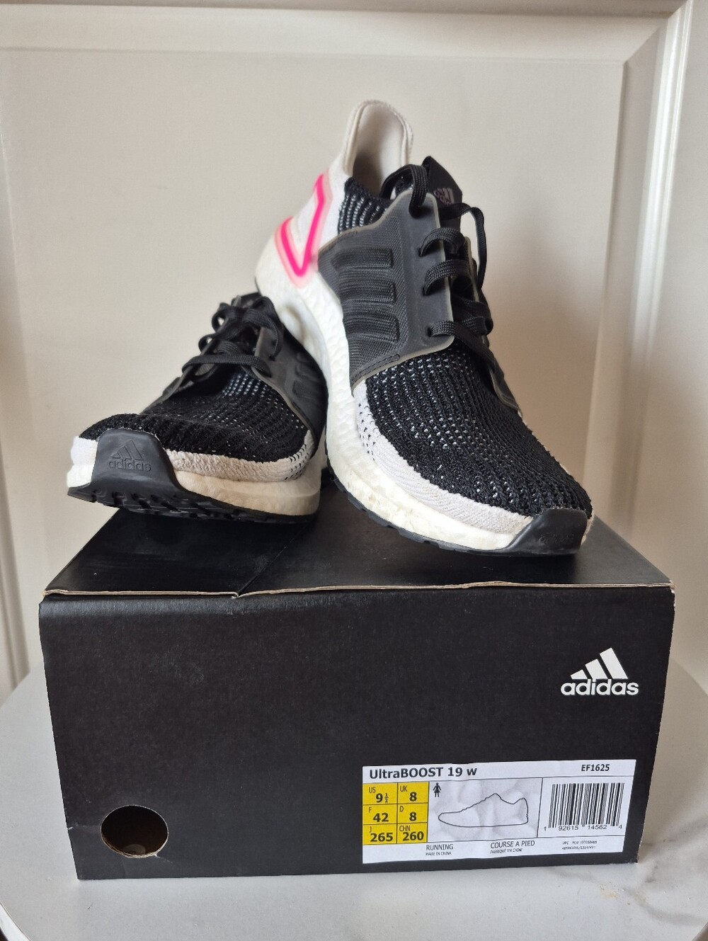 Adidas Women’s Black White Ultraboost Sneakers with Pink Heel Detail Size 9.5 - Picture 4 of 4